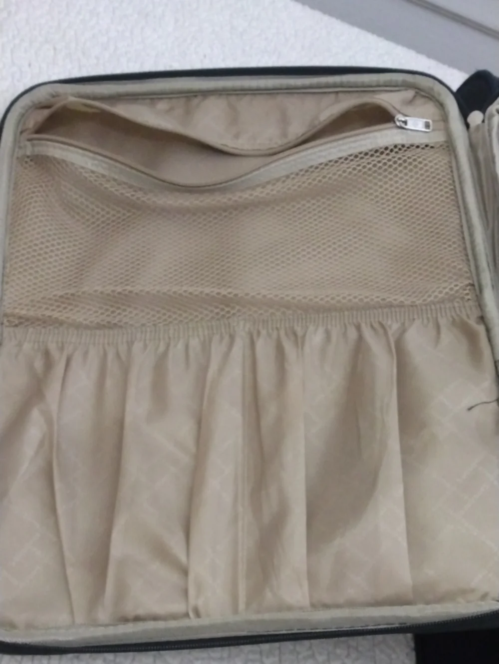 Samsonite Black Swivel Roller Carry On Suitcase